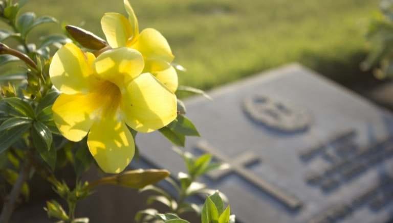 Ornamenti funebri: tipologie e simbolismo