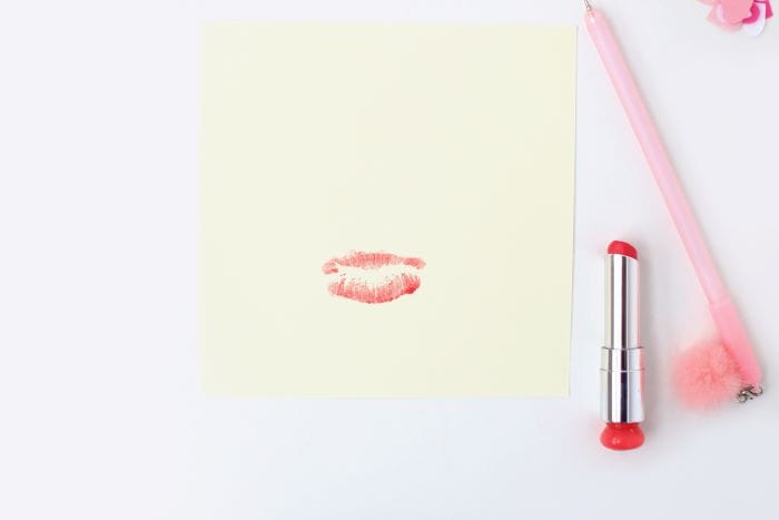 cartolina con un bacio