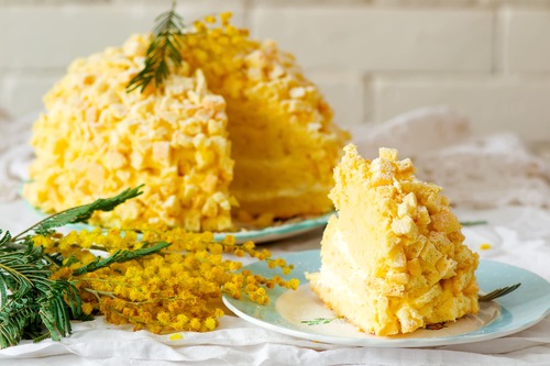 Torta mimosa: ricetta e significato del dolce simbolo dell’8 marzo