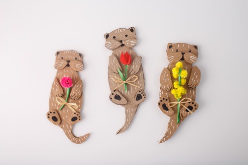 Lavoretti creativi di animali con fiori per la festa della donna