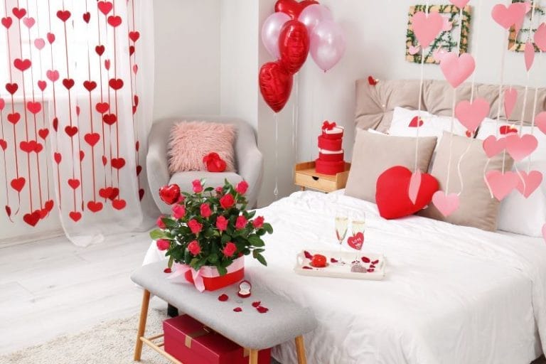 stanza decorata dal pavimento al soffitto