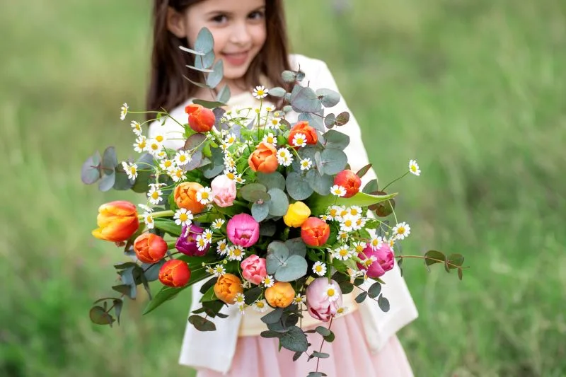 Mazzo di tulipani e margherite