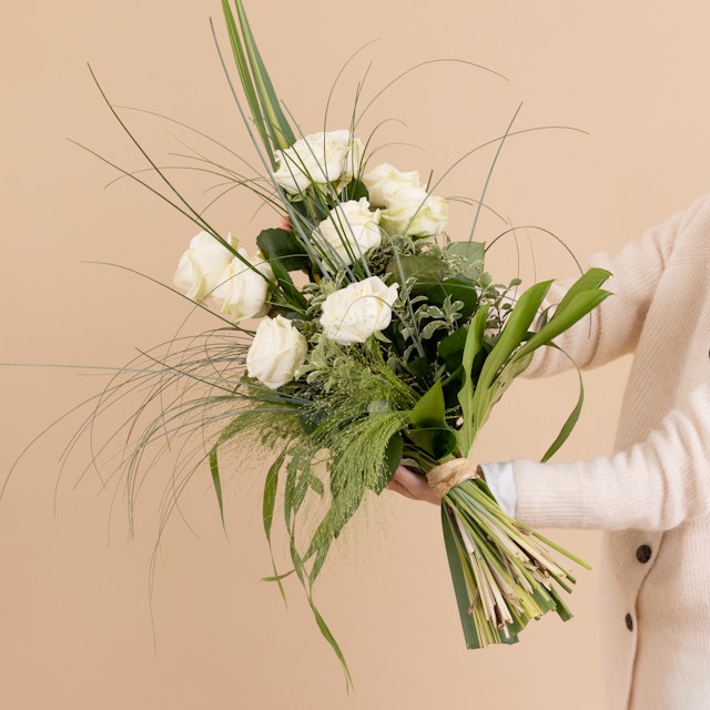 Palma con Rose Bianche