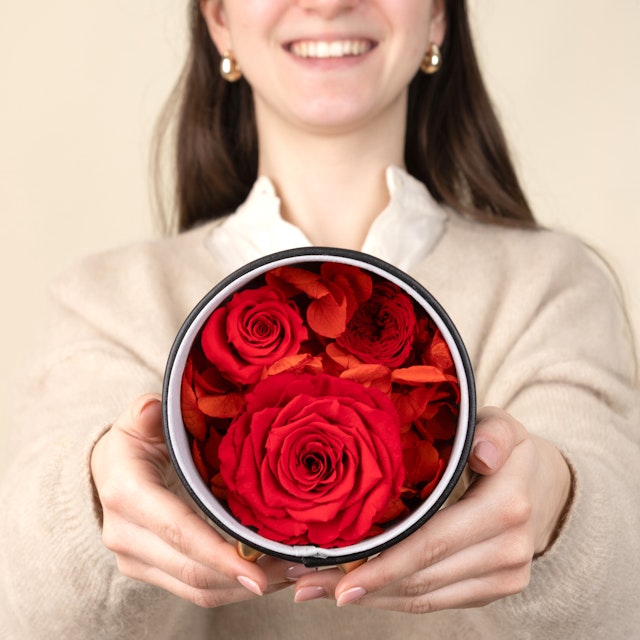 Cappelliera di Rose Eterne