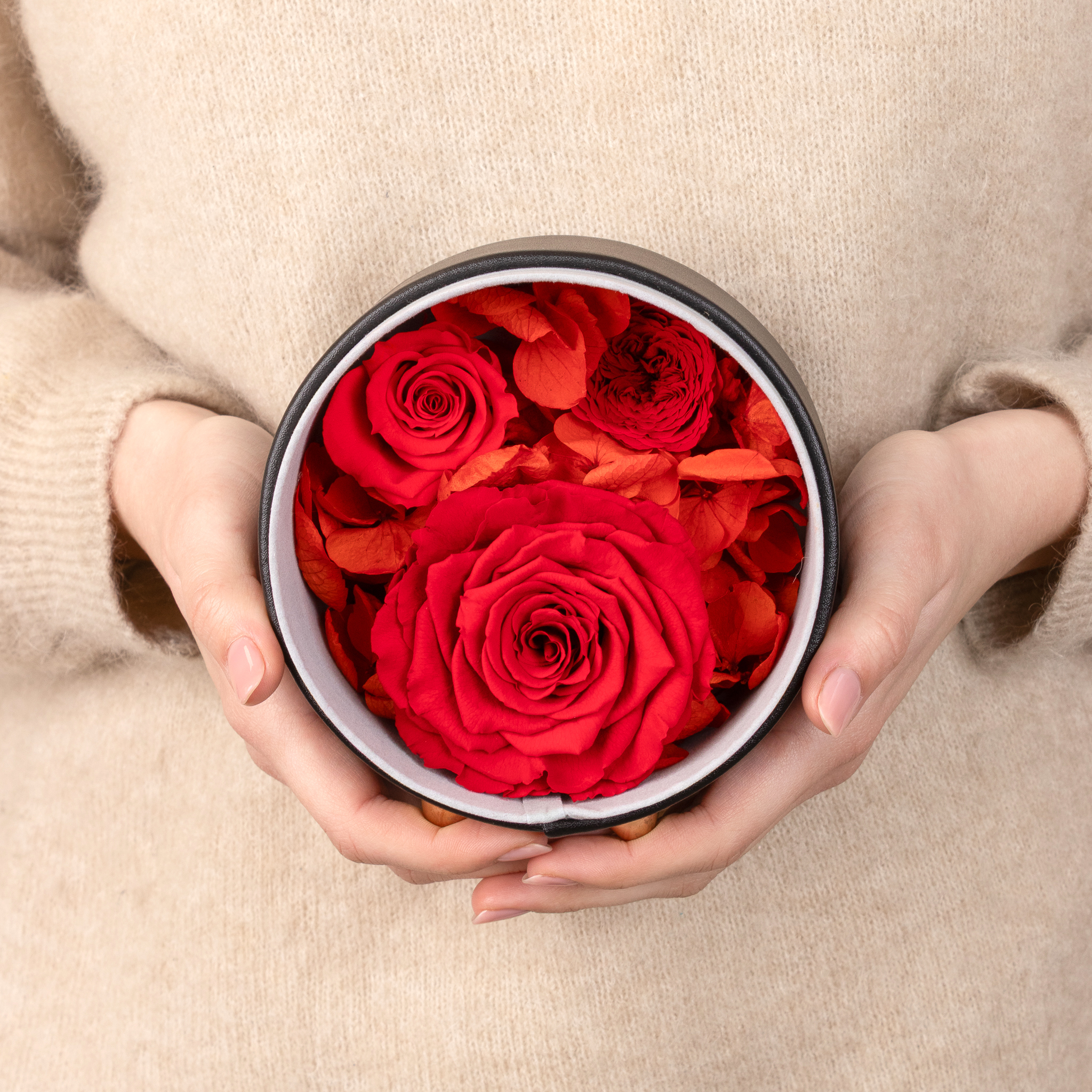 Cappelliera di Rose Eterne