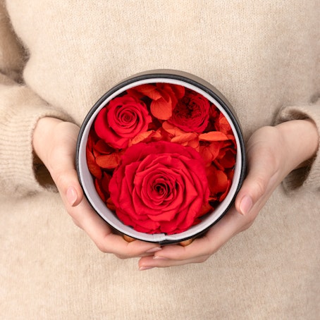 Cappelliera di Rose Eterne