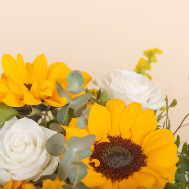 Girasoli e Rose Bianche