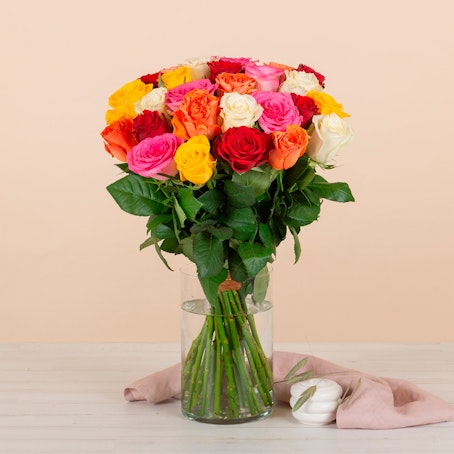 Bouquet di rose corte multicolore